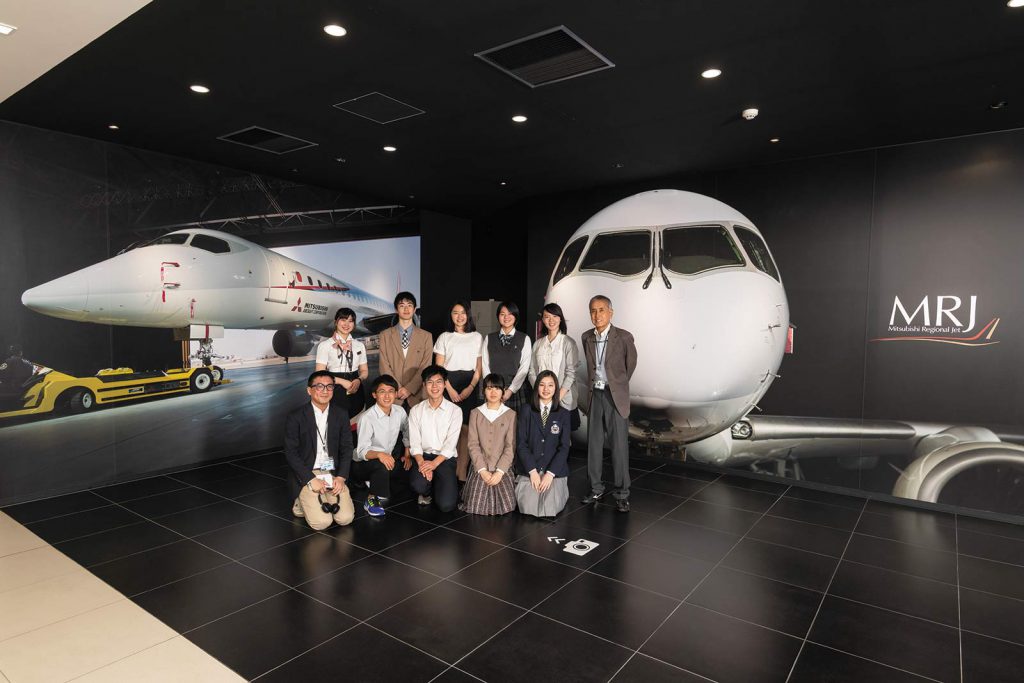 MRJ – Mitsubishi Regional Jet – | 高校生スキッフル